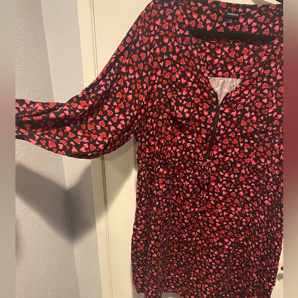 Love heart dress - Picture 3 of 5